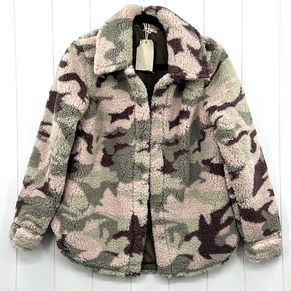 Hem & Thread Jackets & Blazers - 🆕Hem & Thread Camo Sherpa Fleece Green Brown Rose Beige Quilted Lining Last One